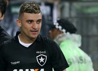 Emocionante! Victor Luís se despede do Botafogo e emociona torcida