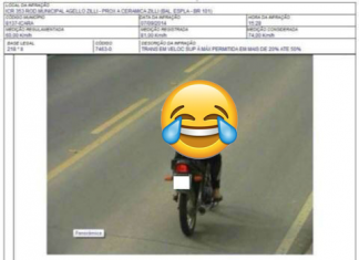 Motoqueiro é flagrado por um radar mostrando suas partes intimas
