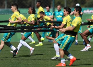 Em tom de brincadeira, jogadores do Palmeiras se provocam